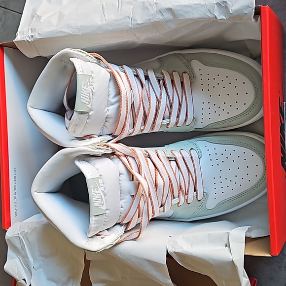 Jordan 1 Retro High OG Seafoam - Size 8W - Picture 2 of 6
